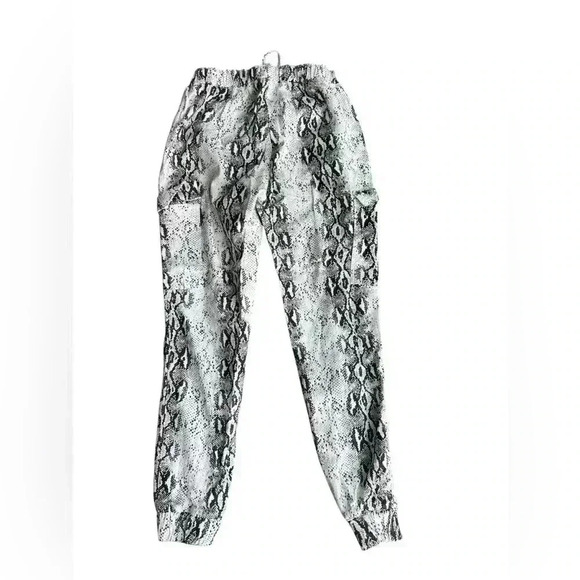Almost Famous Women's Snake Print Cargo Jogger Pants-Medium-Pockets - Picture 1 of 6